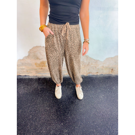 Weekend Roar Joggers
